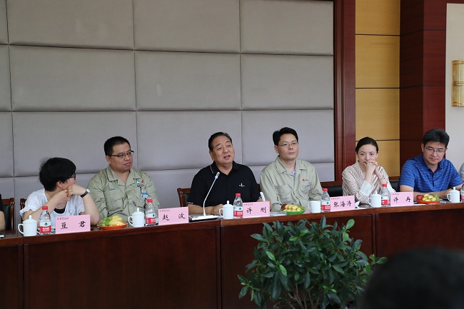 1559780424110030552.jpg ͼΪ¼¯Íŵ³Î¯Êé¼Ç¡¢¶Ê³¤Ðí¸ÕÔÚ×ù̸»áÉÏ×÷רÌâ·ÖÏí.jpg